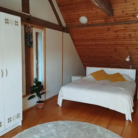 Hubane Korter Moisa Ajaloolises Veskis - Cozy In アパート Mooste